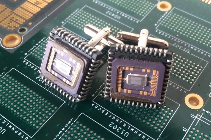 Atmel 18 Carot Gold Microchip Manschettenknöpfe von sixthdaymanc