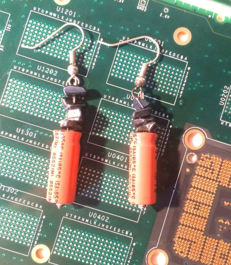 Radio Kondensator Ohrringe von sixthdaymanc