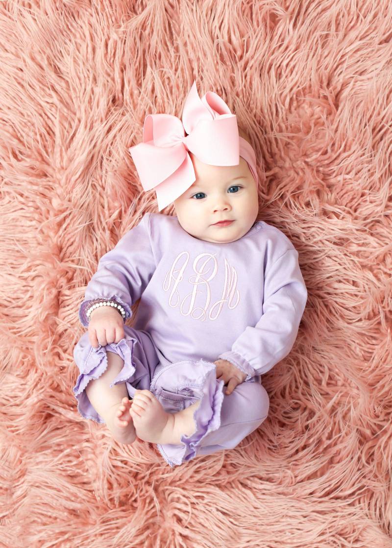 Baby Mädchen Rüschen Outfit, Mit Monogramm Rüschen, Strampler, Kleidung, Größen Newborn Bis 2T von skcreationss