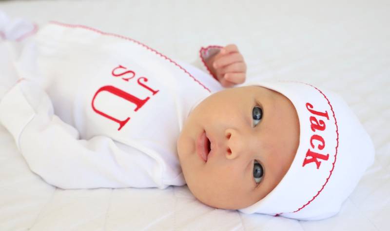 Baby Weihnachts-Outfit, Roter Baby-Junge, Der Nach Hause Kommt Outfit, Baby-Mädchen, Die Kommen, Rotes Monogramm, Pima Baumwolle, Füßling Und Mütze von skcreationss