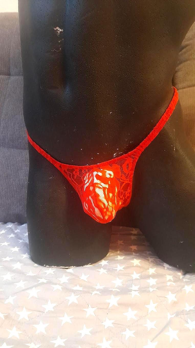 Sehr Schöner Spitze String Mit Kleinem Dreieck Am Po Und Ca 14mm Bänder Sehr Schöner Spitze String Mit Kleinem Dreieck Am Po Und Ca 14mm Bänder von intymofashion