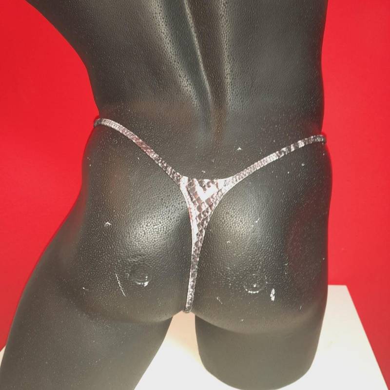 Sehr Schöner String Mit Kleinem Dreieck Am Po Und Ca 8mm Bänder von intymofashion