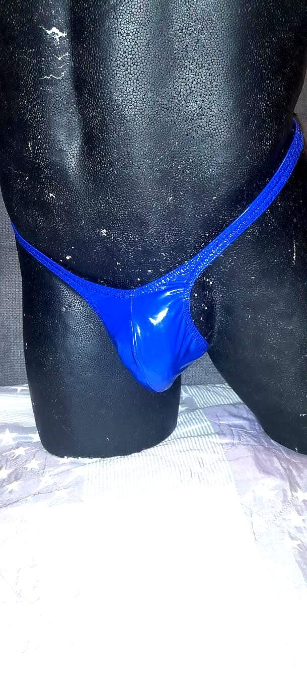 Vinyl String Mit Kleinem Dreieck Am Po Und Ca 14mm Bänder von intymofashion