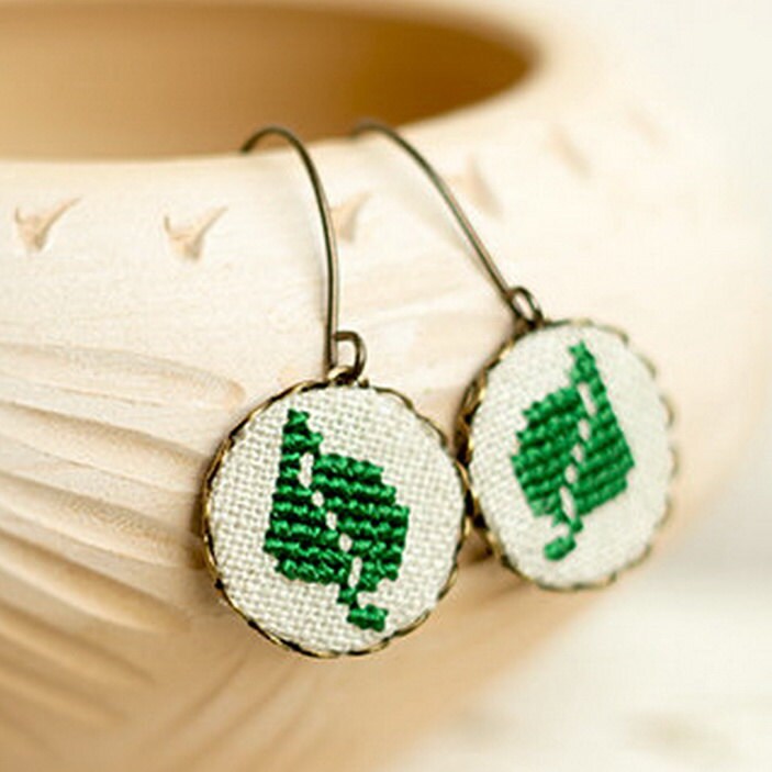 Grünes Blatt Ohrringe, Ohrringe Mit Kreuzstich Blätter E003 von skrynka