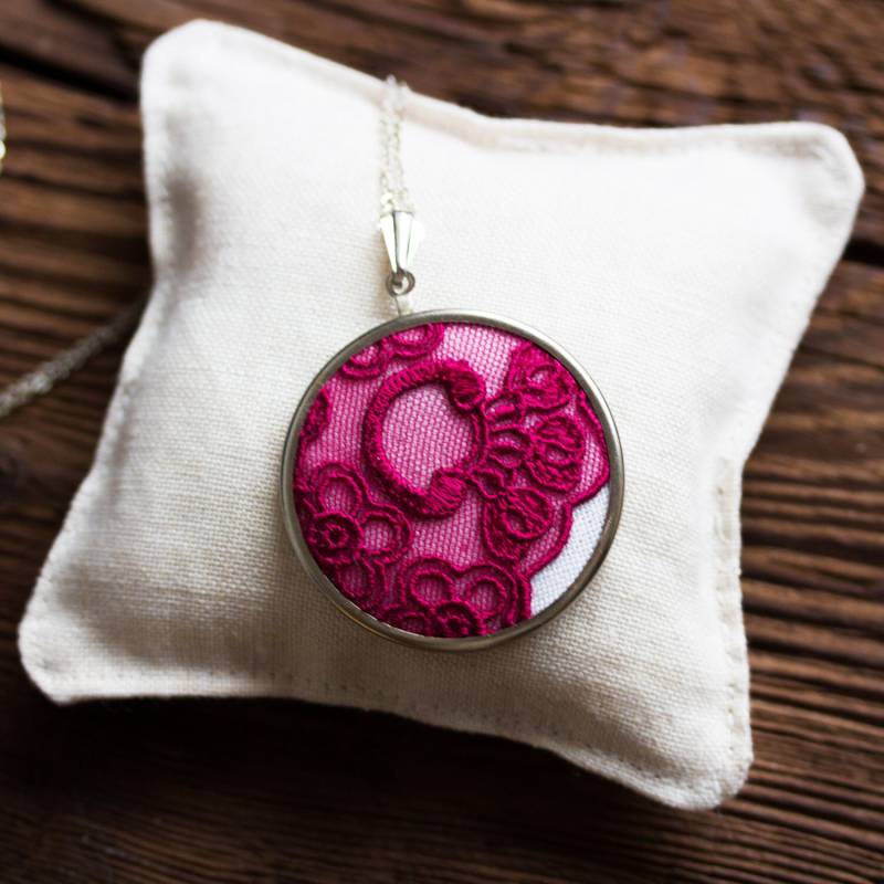 Spitze Halskette Mit Fuchsia | Dunkelrosa L029 von skrynka