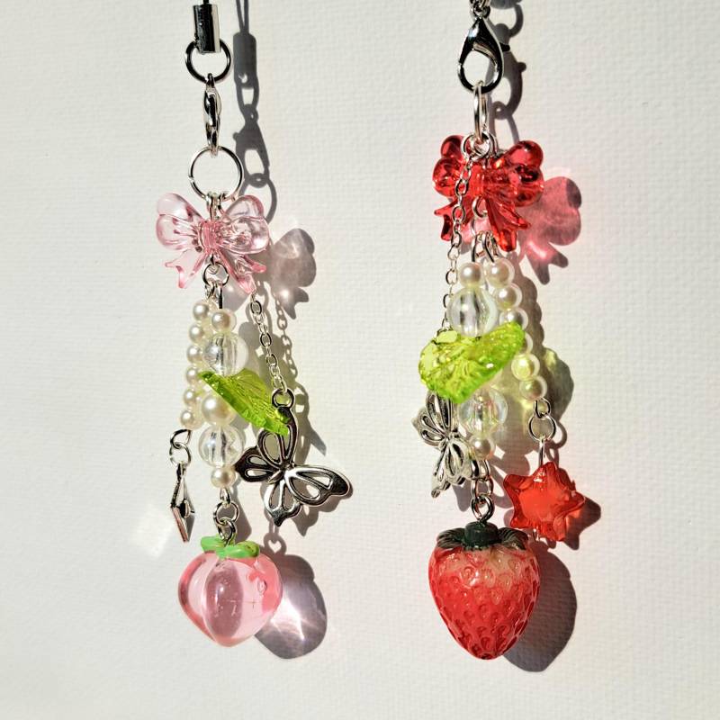Erdbeere Pfirsich Perle Schlüsselanhänger Phonecharms Charms Sommer Kokette Fairycore Wunderliche Bogen Schmetterling Frucht von skzoosaurus