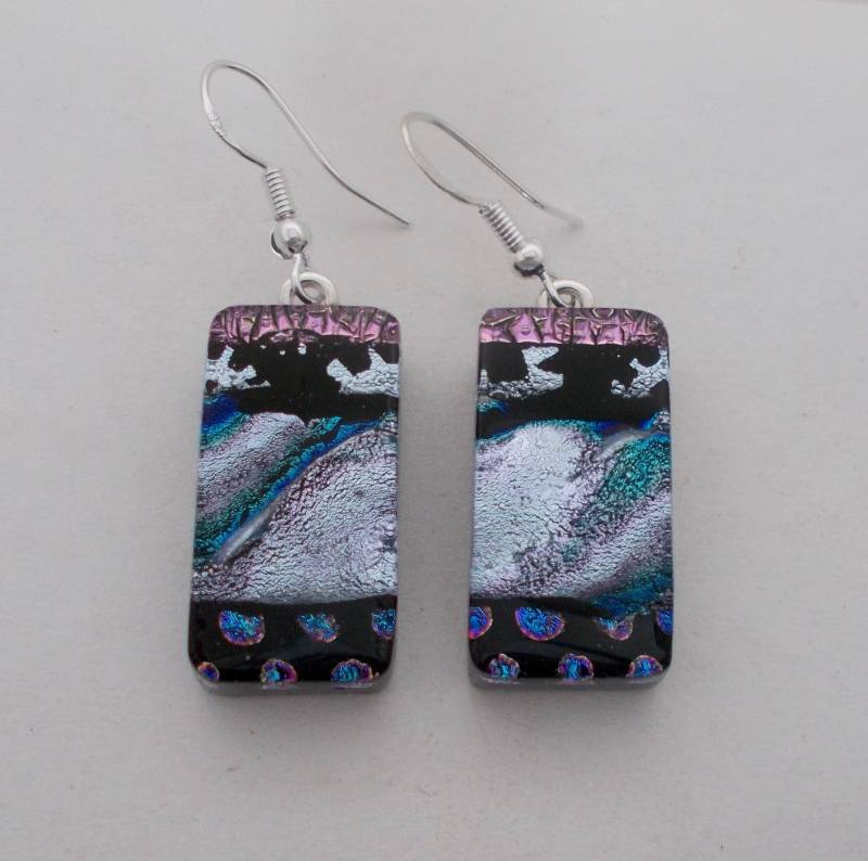 Dichroic Glas Ohrhänger Geschmolzenes Schwarz von slotzkin