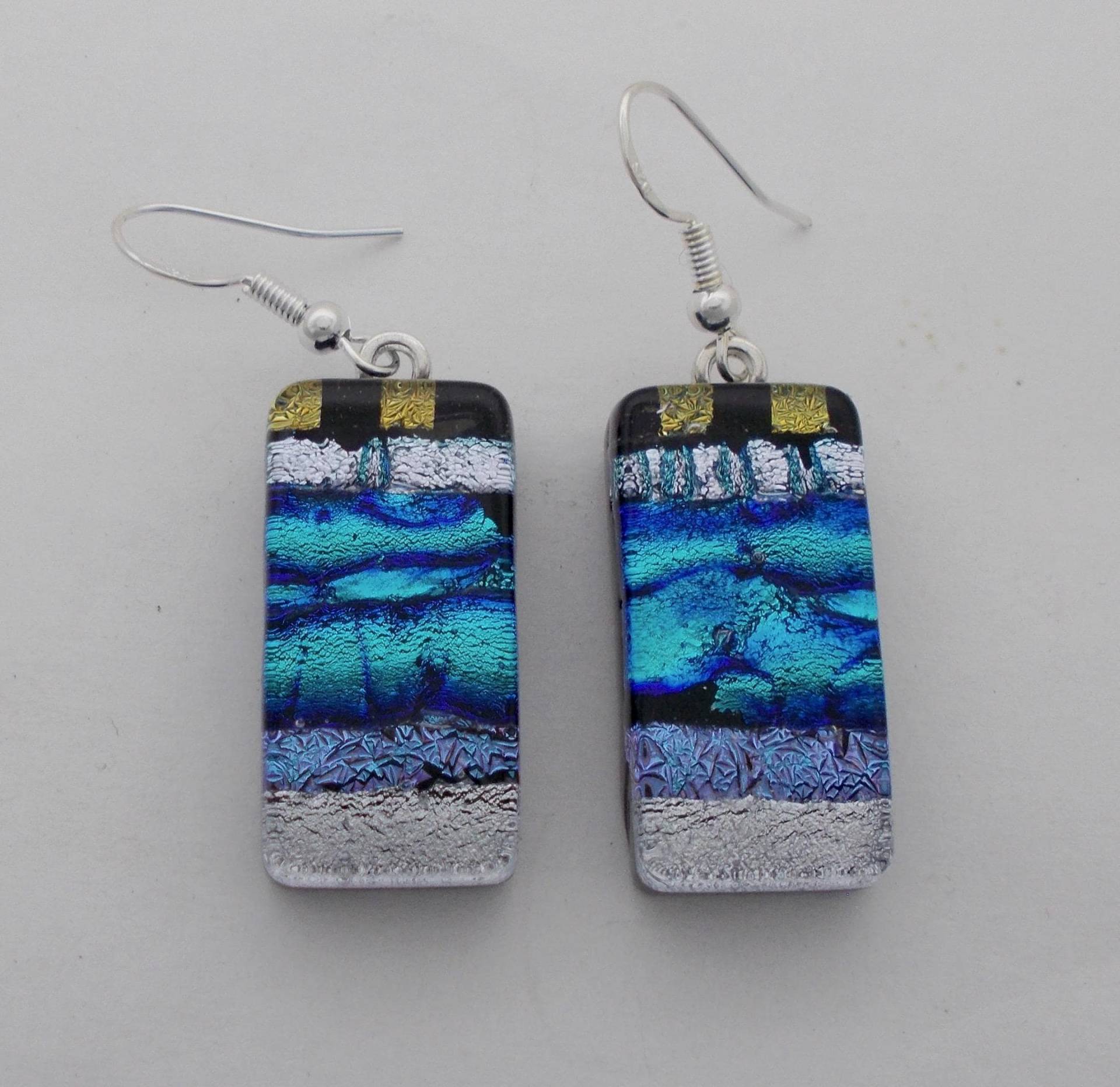 Dichroic Glas. Baumeln Ohrringe von slotzkin