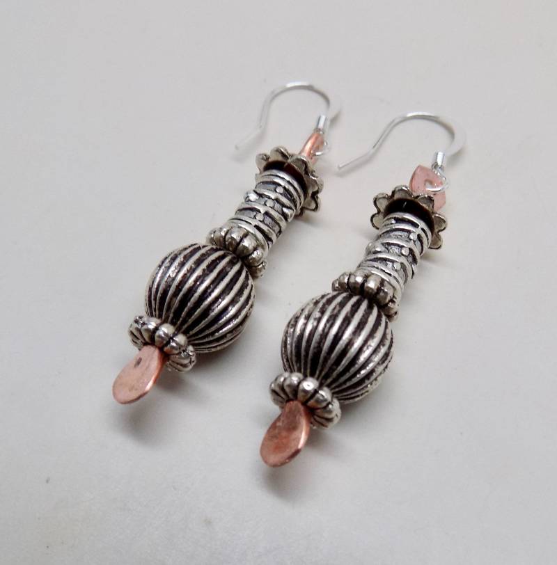 Metall-steampunk Ohrringe Rotierendes Zahnrad & Perlen von slotzkin