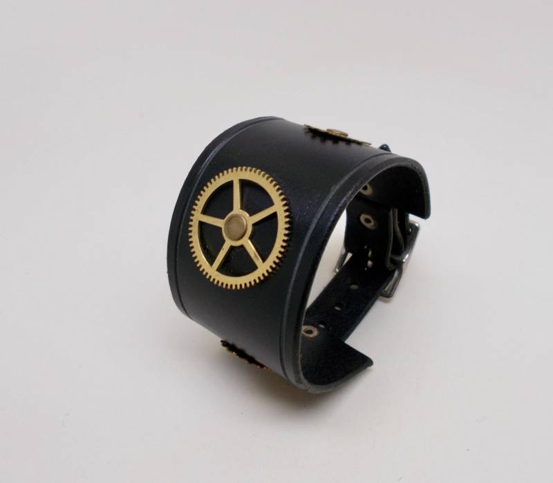 steampunk Lederarmband Mit Zahnrädern Aus Messing von slotzkin