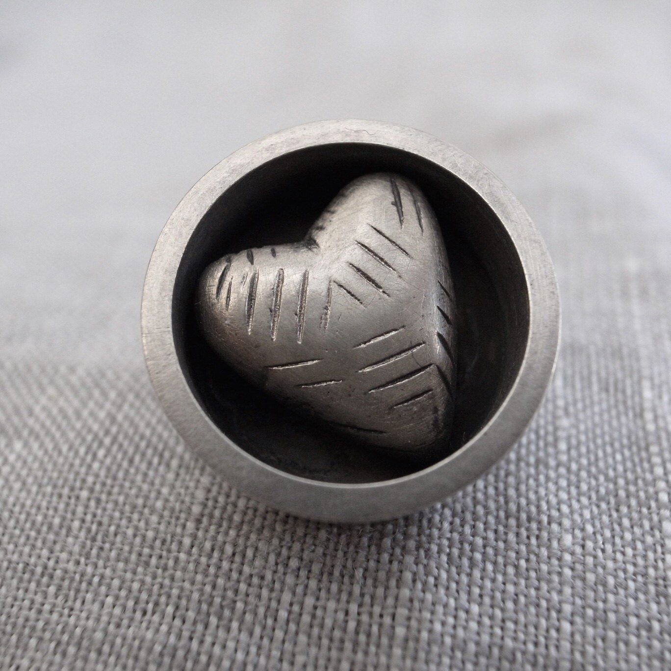 Kreis Herz Pin von slradornments