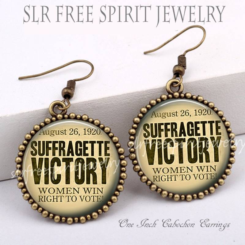Suffragette Victory Ohrringe, Frauengeschichte, Stimmen Für Frauen, Politik, Frauenbewegung, Fotobildschmuck von slrfreespiritjewelry
