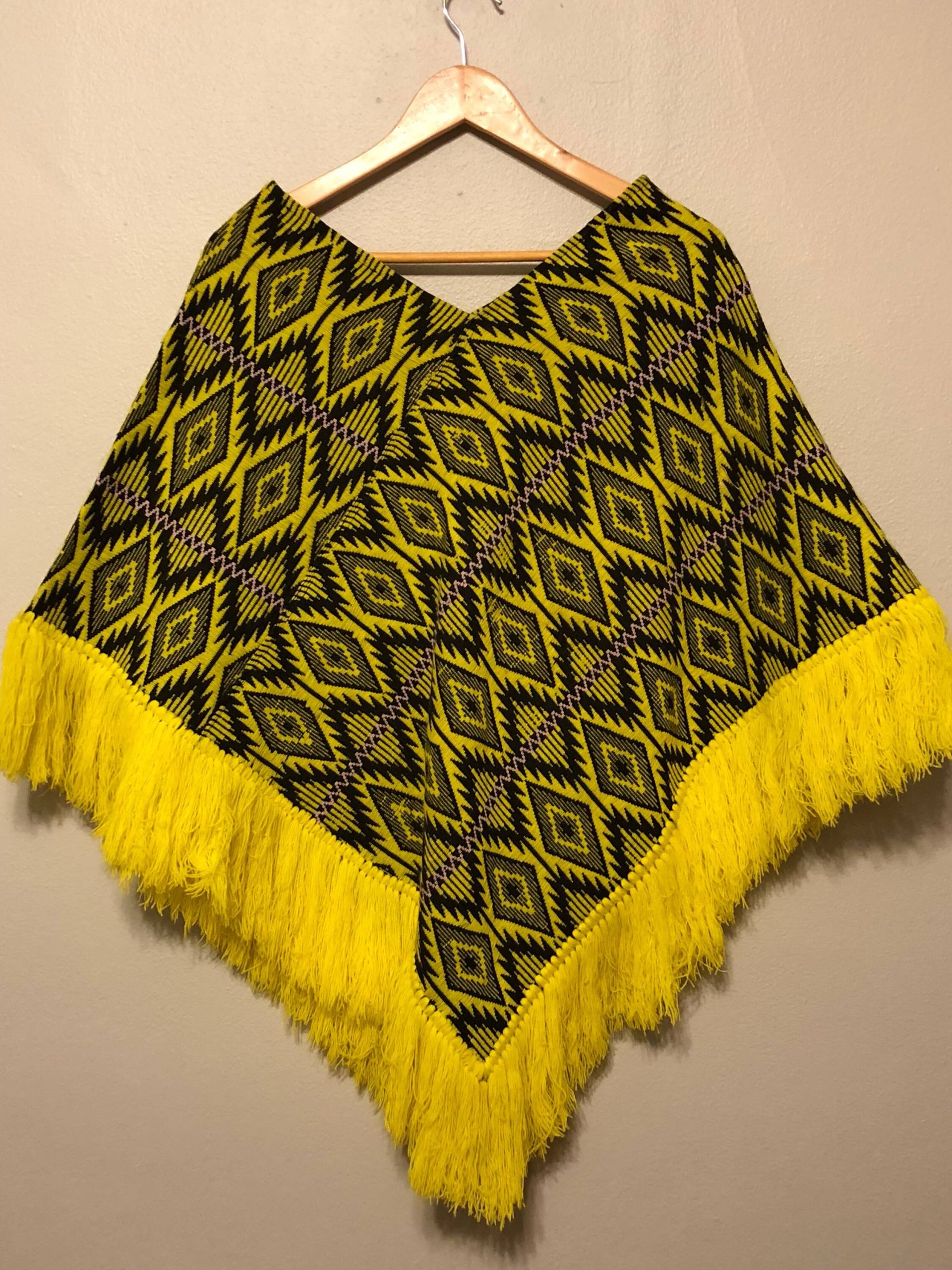 Vintage Fettdruck Poncho ~ Perfekt Für Karneval Vintage Fettdruck Poncho ~ Perfekt Für Karneval von smallcirclesupply