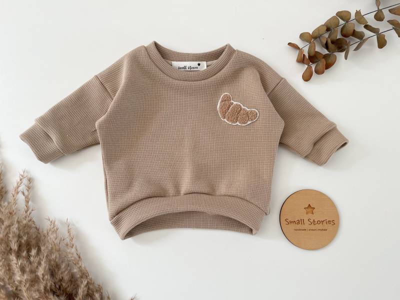 Oversized Sweater Croissant | Statement Chenille Patch Geburts Geschenk Baby Und Kleinkind von smallstorieshandmade