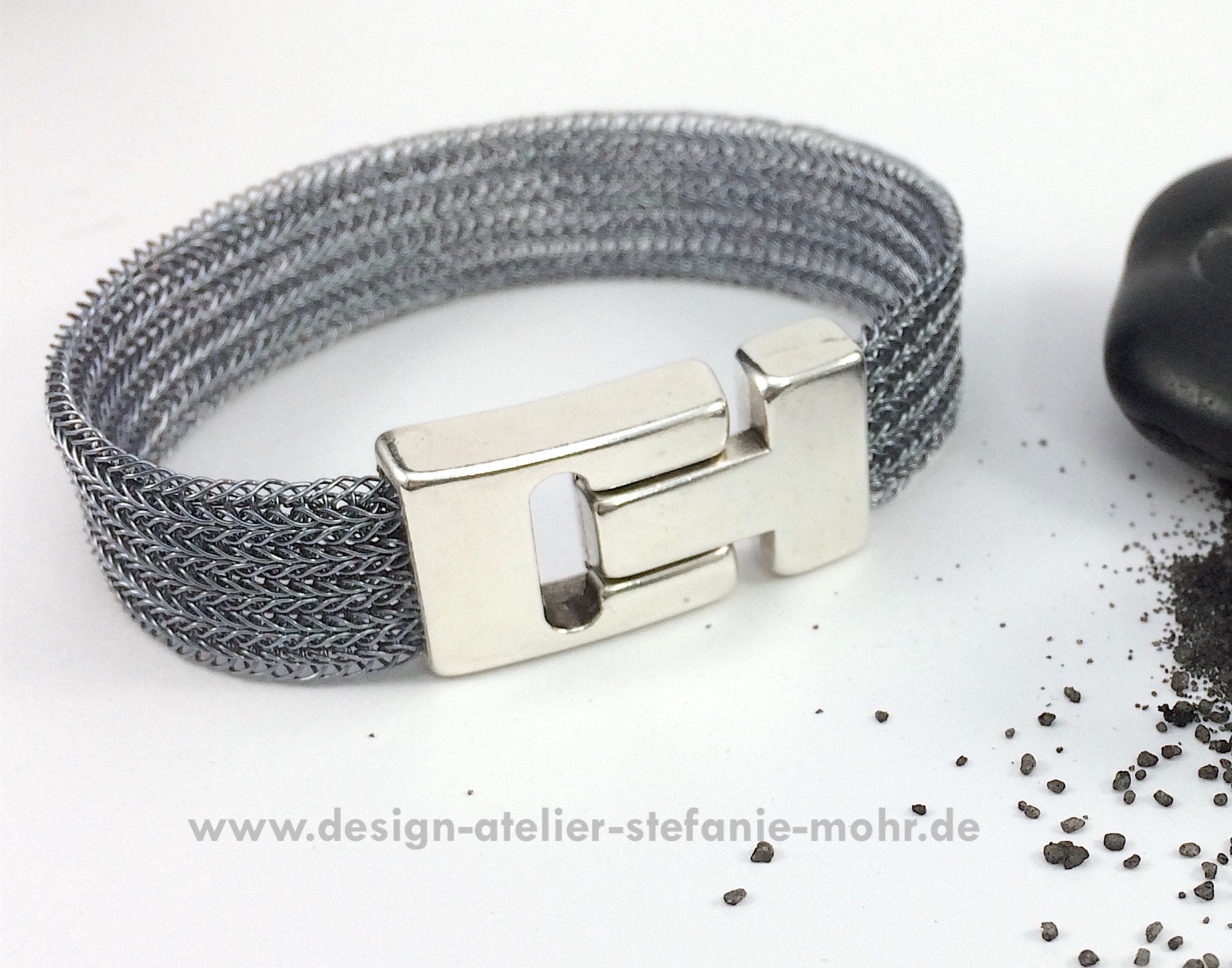 Doppelt Gestricktes Armband Graphit von smdesignatelier