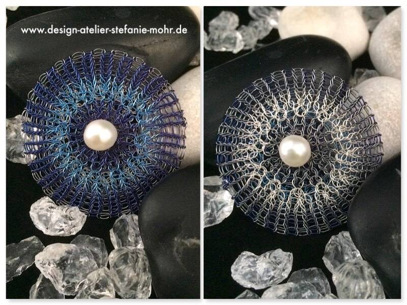 Doppelt Von Hand Gestrickt Wende-Brosche/-Pin Vice-Versa Mit Süßwasserperle Blau Und Grau Doppelt Von Hand Gestrickt Wende-Brosche/-Pin Vice-Versa Mit Süßwasserperle Blau Und Grau von smdesignatelier