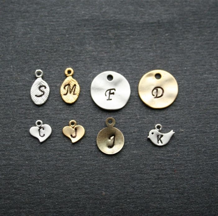Fügen Sie Ihrem Schmuck Initialen Oder Geburtskristall Hinzu Fügen Sie Ihrem Schmuck Initialen Oder Geburtskristall Hinzu von smilesophie