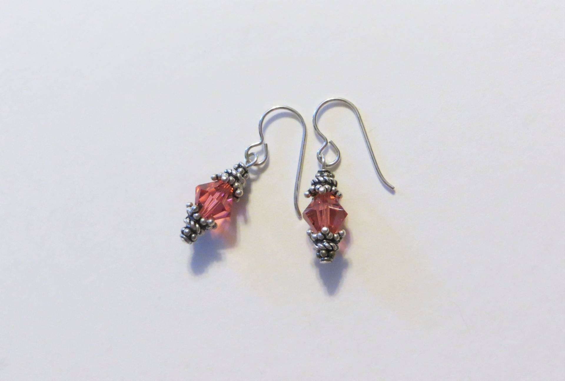 Viele Farben Erhältlich Fair Trade Swarovski Kristall Und Bali Sterling Silber Kleine Ohrhänger Viele Farben Erhältlich Fair Trade Swarovski Kristall Und Bali Sterling Silber Kleine Ohrhänger von smilingturtle