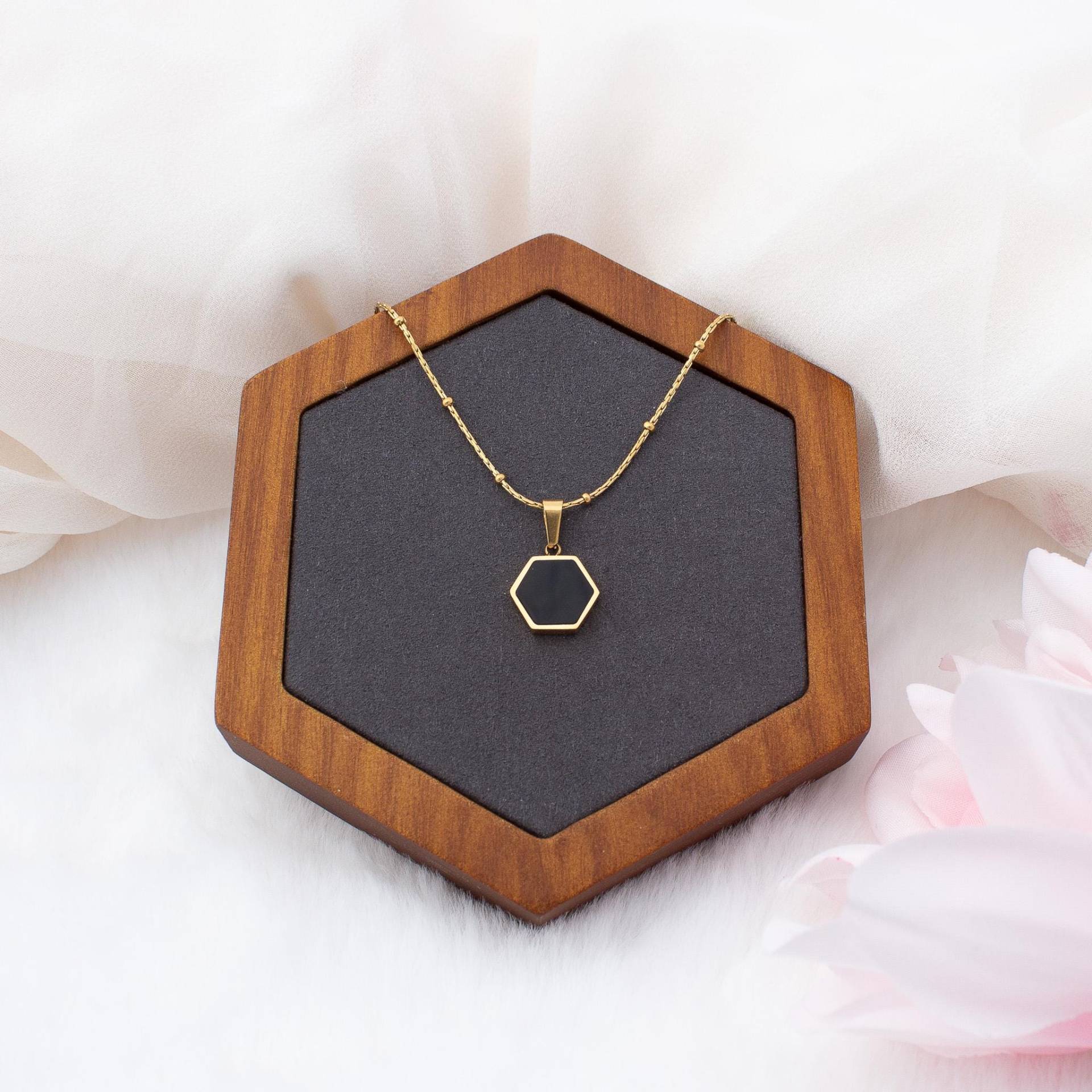Halskette Mit Hexagon Anhänger | Edelstahl Goldfarben Elegant Schlicht Geometrisch Minimalistisch Feminin Schmuck Für Damen Kette Geschenk von snJewelryStore