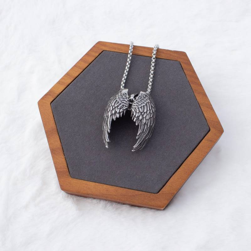 Kette Mit Flügelpaar Anhänger | Edelstahl Silberfarben Bikerschmuck Damen Herren Halskette Flügel Symbolisch Engelsflügel Biker Schmuck von snJewelryStore