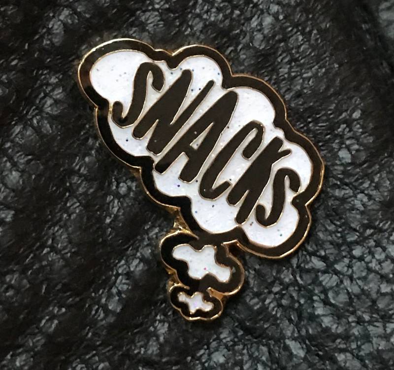 Snacks Daydream Emaille Pin von snashjewelry