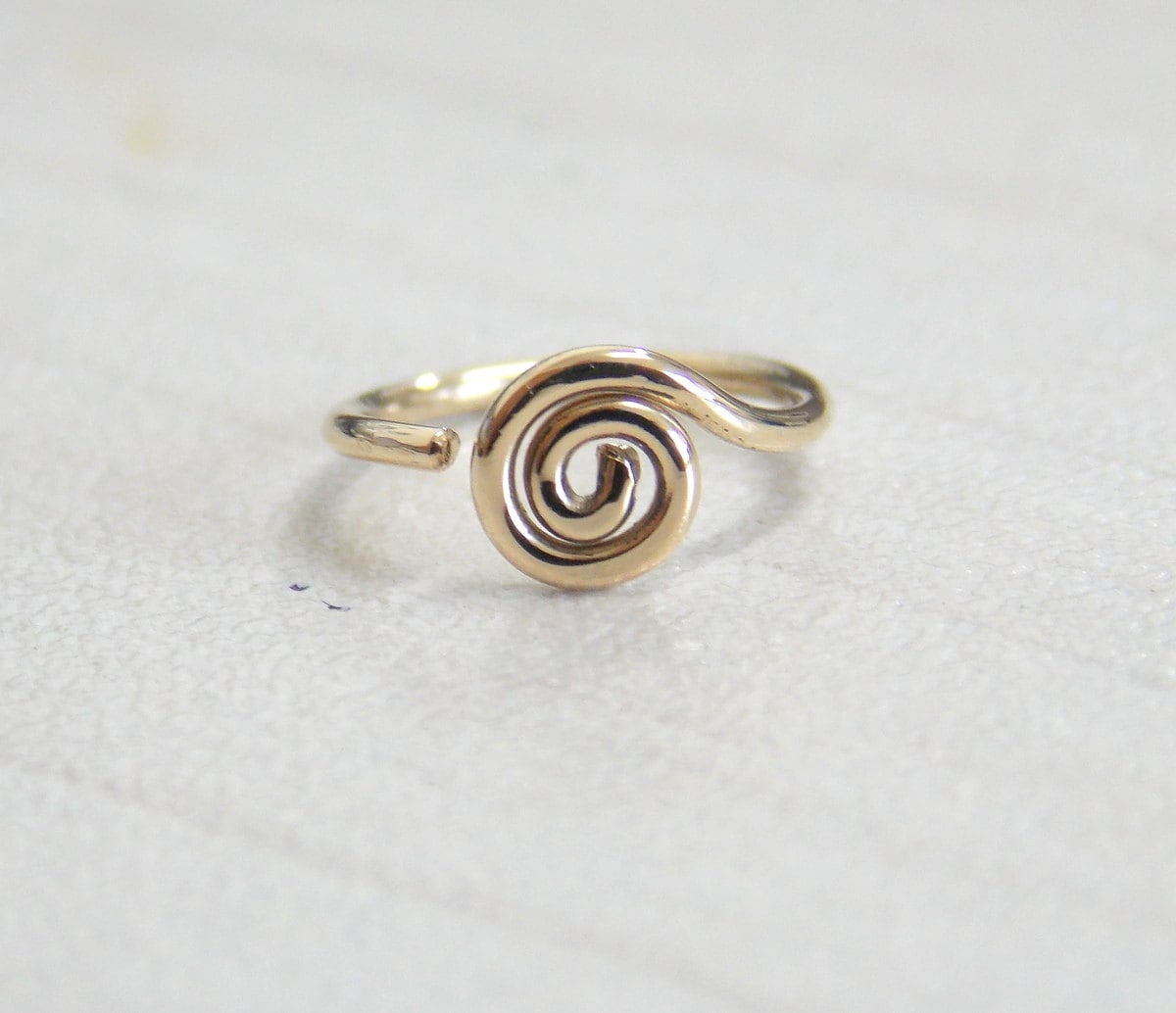 Spiral Nasenring - Hoop Customize Spiralpiercing Helix Tragus Piercing von sofisjewelryshop