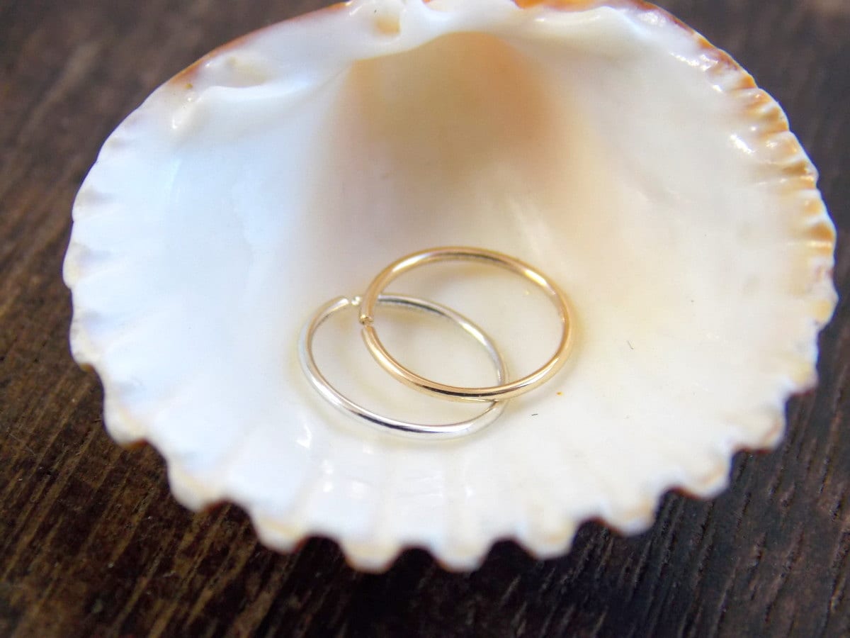 Dünne Nase Reifen 24 Gauge, Kleine Gold Gefüllt Ohrring, Winzige Silber Stud, 22 Gauge Nasenring, Schmuck Dünne Nase Reifen 24 Gauge, Kleine Gold Gefüllt Ohrring, Winzige Silber Stud, 22 Gauge Nasenring, Schmuck von sofisjewelrystore