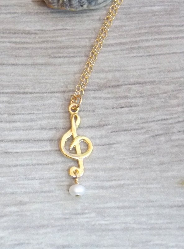 Gold Filled Violinschlüssel-Halskette Perle Musiknote Anhänger Gold Filled Violinschlüssel-Halskette Perle Musiknote Anhänger von sofisjewelrystore