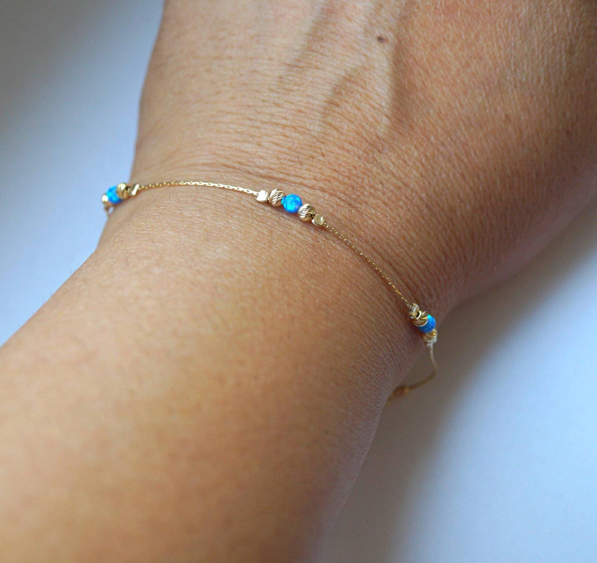 Hellblaues Opalarmband, Opalperlenarmband, Minimales Armband, Opalgoldarmband, Winziges Perlenarmband, Opalschmuck Hellblaues Opalarmband, Opalperlenarmband, Minimales Armband, Opalgoldarmband, Winziges Perlenarmband, Opalschmuck von sofisjewelrystore