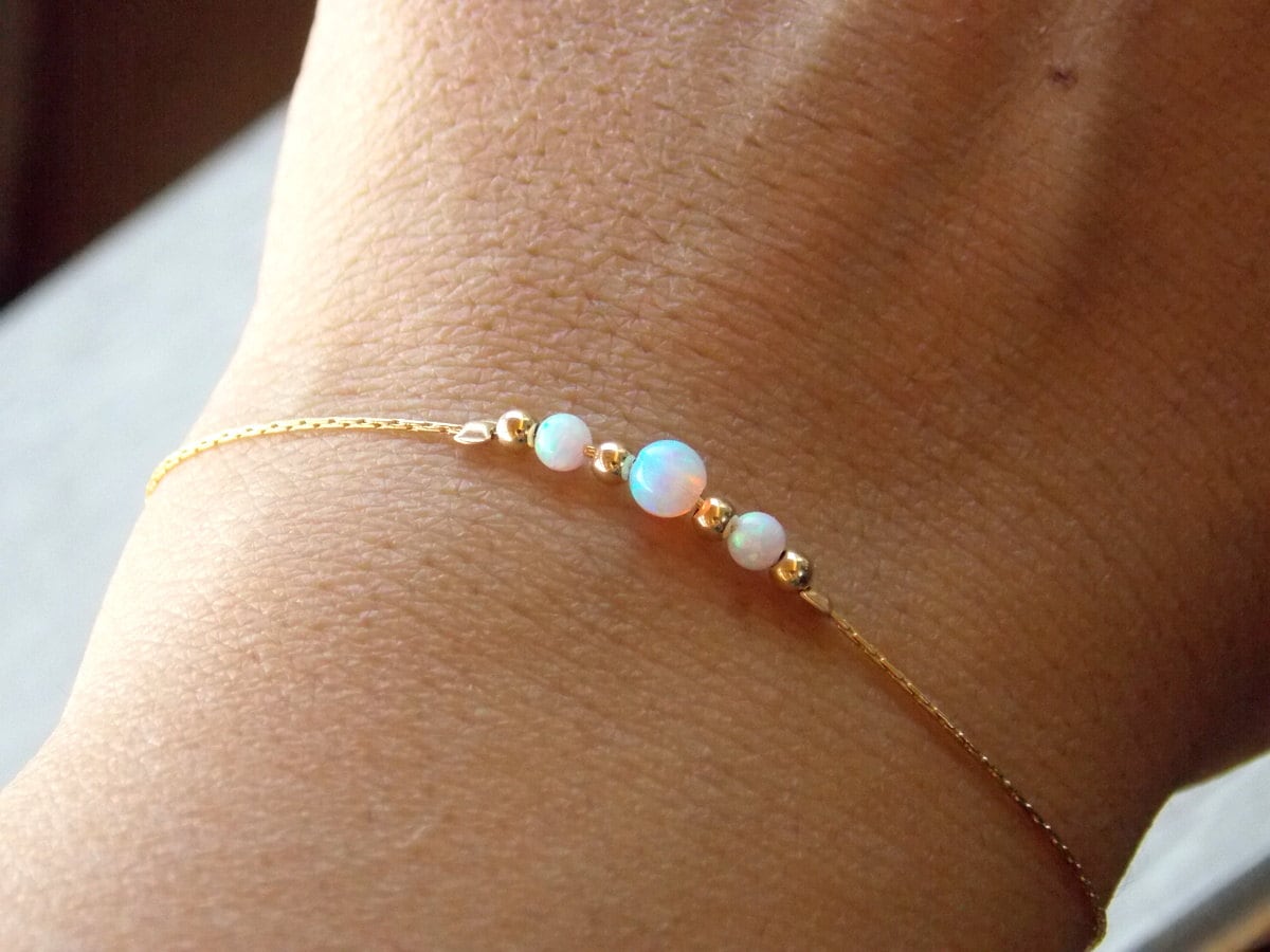 Opal Armband, Perlenarmband, Minimal Gold Winziges Bar Armband Opal Armband, Perlenarmband, Minimal Gold Winziges Bar Armband von sofisjewelrystore