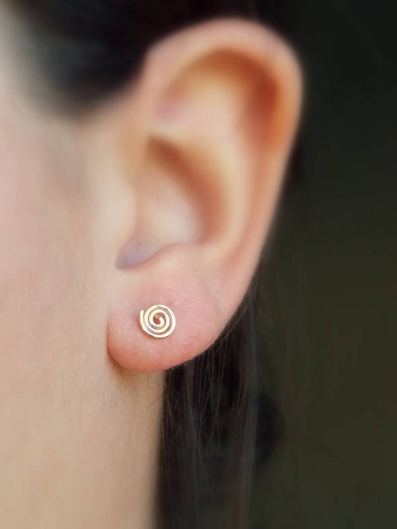 Spiral Ohrstecker, Gold Filled Kleine Ohrringe, Gold Spirale, Ohrstecker von sofisjewelrystore