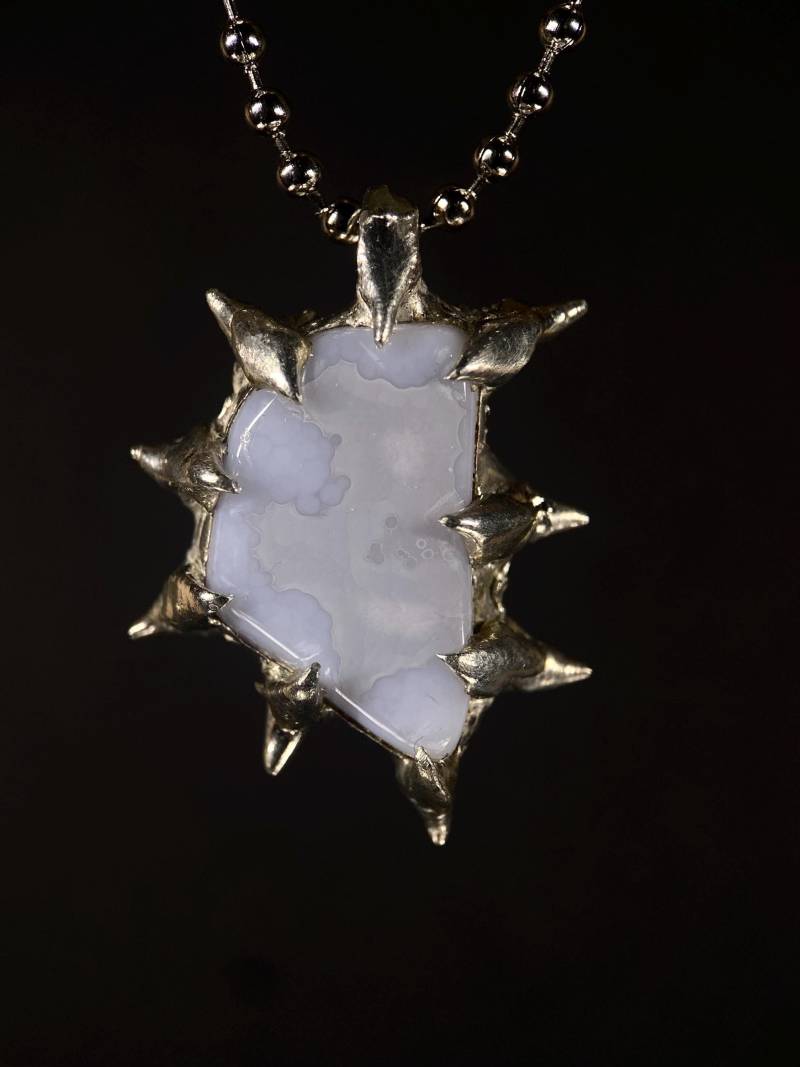 Anhänger Aus Hellblauem Chalcedon - Handgefertigtes Kristallamulett | Weichlöten Schmuck Innerer Frieden Geschenk von softedgez