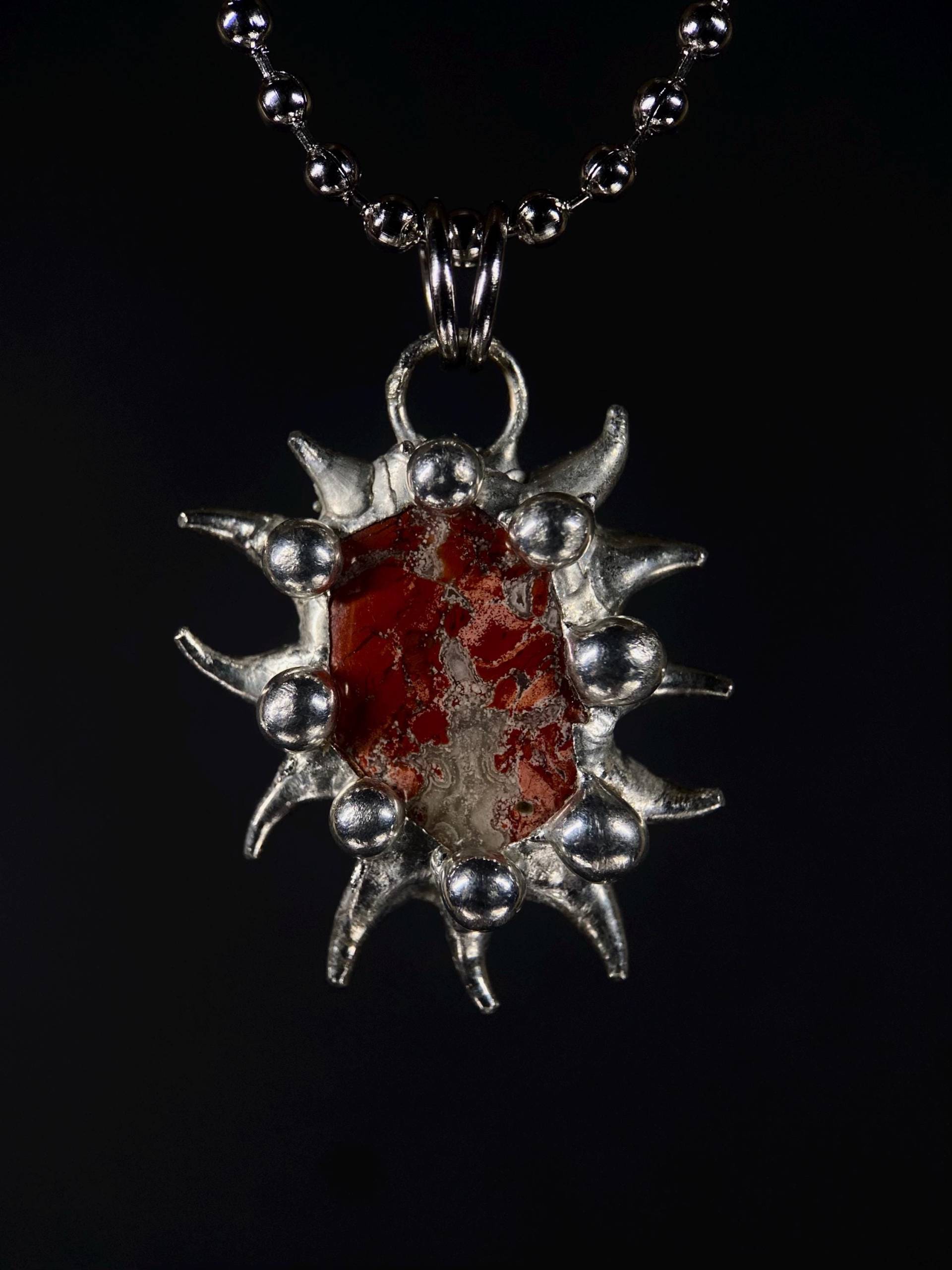 Handgemachter Brekzienjaspis Anhänger - Fairycore Grunge Statement Schmuck Halskette | Ohrringe Handgemachter Brekzienjaspis Anhänger - Fairycore Grunge Statement Schmuck Halskette | Ohrringe von softedgez