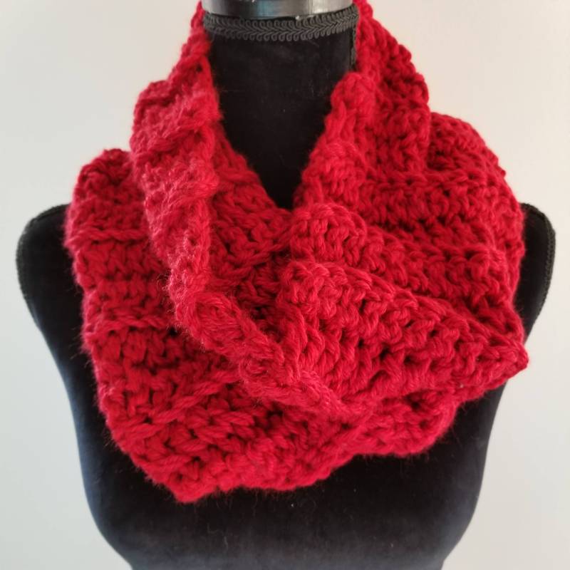 Roter Loop Schal Gehäkelt Handgemacht, Outlander Inspiriert Roter Loop Schal Gehäkelt Handgemacht, Outlander Inspiriert von softtotouch