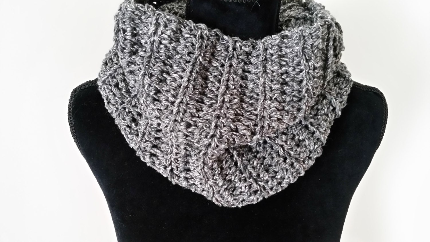 Handgemachter Häkelschal Grauer Tweed-Loop, Von Outlander Inspiriert Handgemachter Häkelschal Grauer Tweed-Loop, Von Outlander Inspiriert von softtotouch