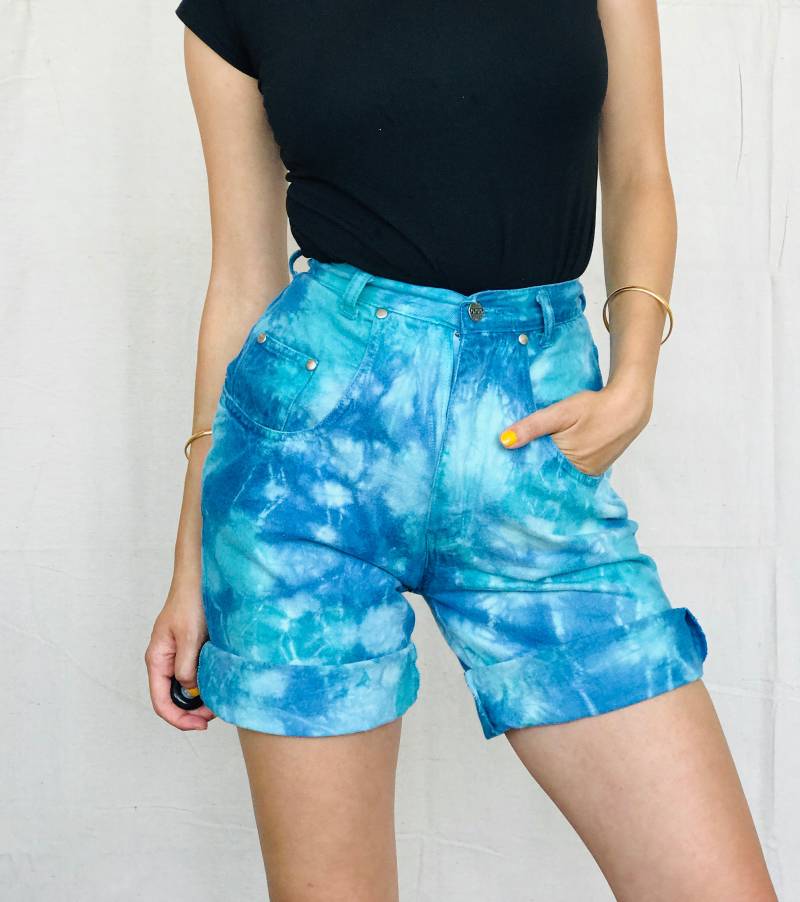 Hohe Taille Blau Krawatte Farbstoff Bermuda Shorts von soggyrosesVTG