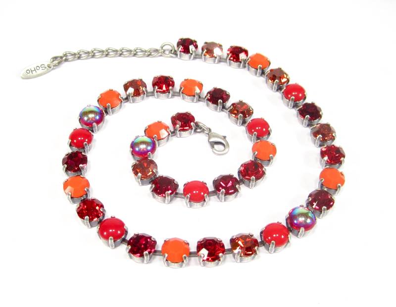 Rote Kette Mit Geschliffenen Kristallen Handgemachte Glassteinen Rot Orange Mix Rottöne Handgemacht in Deutschland von sohominussoho