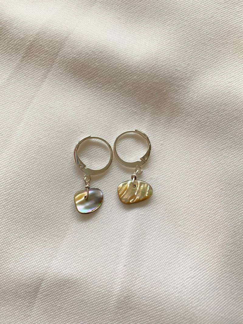 Perlmutt Earrings von solannathelabel