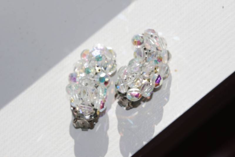 Vintage Ohrclips Halbmond Aurora Borealis Strasssteine 1950Er Jahre von soldiersuzanne