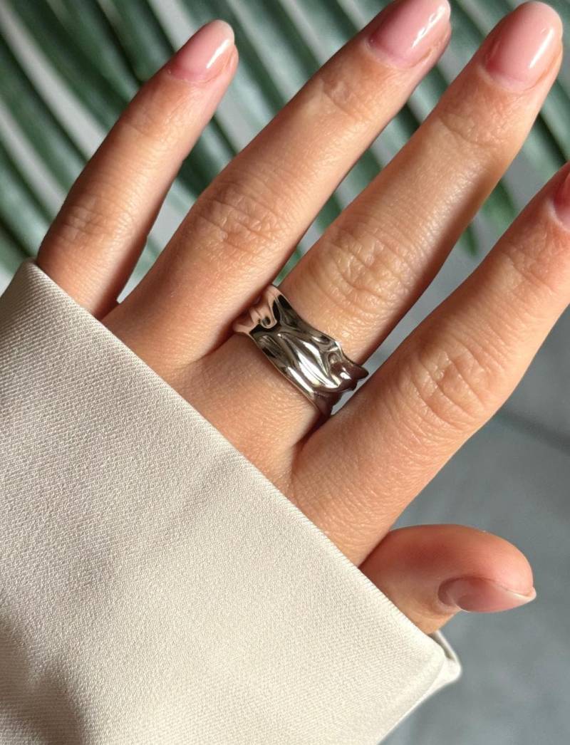 Chunky Adjustable Stainless Steel Ring - Wavy Unisex Band, Gift For Him & Her von solynebijoux