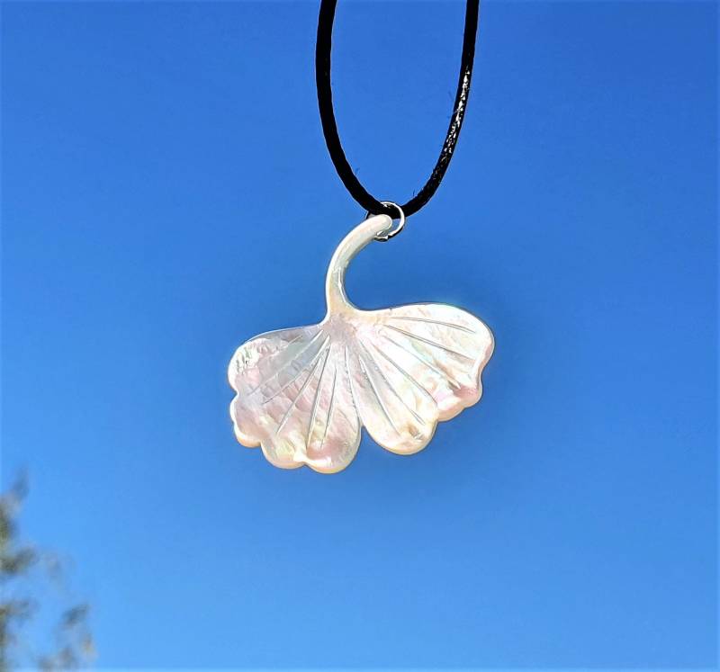 Kette ~ Ginkgo Blatt Perlmutt Kettenanhänger, Halskette, Geschenk Für Frauen, Ginkgoblatt Kette, Mädchen, Anhänger von sommerelf