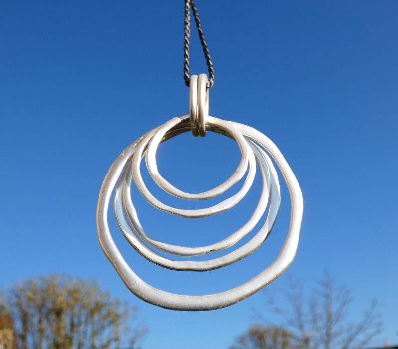 Kette ~ "Kleines Windspiel" Silber Halskette, Geschenk Für Frauen, Kettenanhänger Silber, Lange Mit Anhänger, Statement Halskette von sommerelf