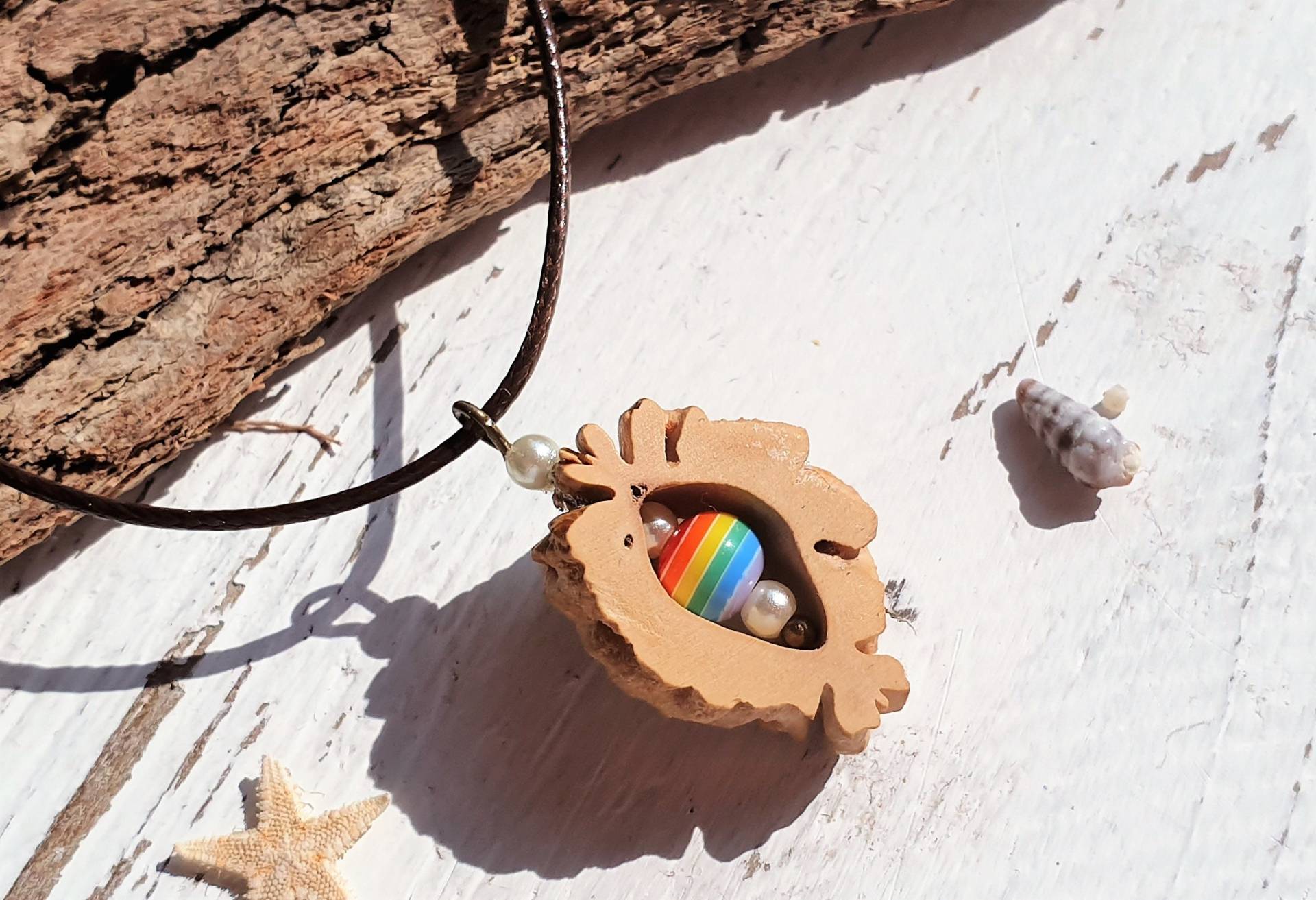 Kette ~ Nektarinenperle & Regenbogen Holz Halskette, Perlen Kette, Filigrane Geschenk Frau, Handgemachter Schmuck, Anhänger von sommerelf