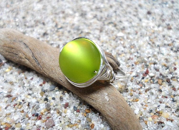 Perlen Ring ~ Polarisperle Olivgrün Silber, Perlenring, Handgemachter Schmuck, Geschenk Für Frauen, Grüner Ring, Wire Art Perlen Ring ~ Polarisperle Olivgrün Silber, Perlenring, Handgemachter Schmuck, Geschenk Für Frauen, Grüner Ring, Wire Art von sommerelf