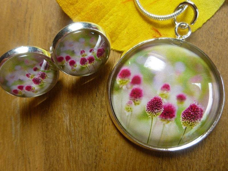 Schmuckset Cabochon ~ Anhänger & Ohrstecker Blumenschmuck, Ohrringe, Kette, Geschenk Frau, Blumenprint Schmuckset Cabochon ~ Anhänger & Ohrstecker Blumenschmuck, Ohrringe, Kette, Geschenk Frau, Blumenprint von sommerelf