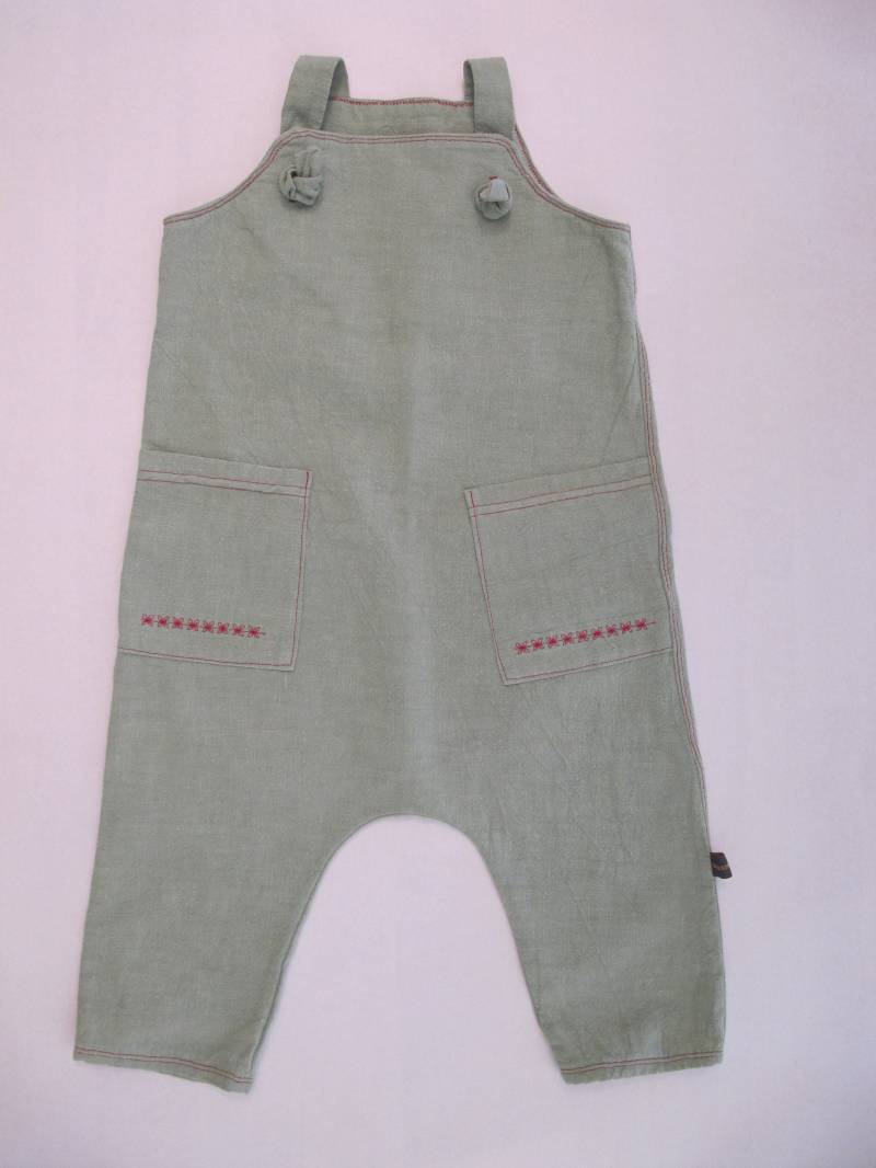 Hellgrüne Leinen-Latzhose Im Retro-Look, Gr. 86/92 Hellgrüne Leinen-Latzhose Im Retro-Look, Gr. 86/92 von sonjasonneDE