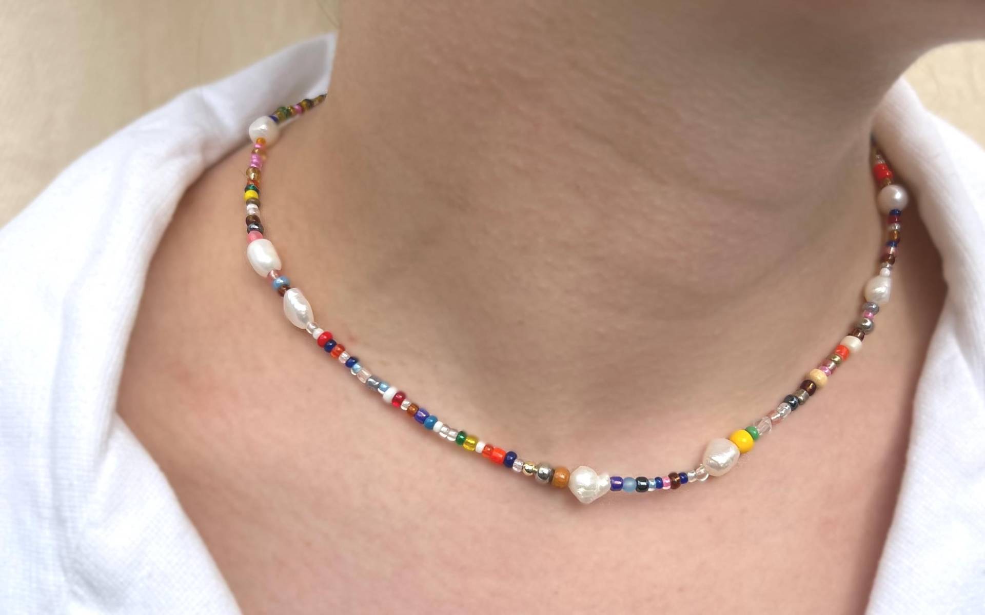 Bunte Upcycling-Perlenkette Mit Süßwasserperlen | Einzigartiges Statement-Piece Perfekt Zum Layern Handgemacht von soondiy