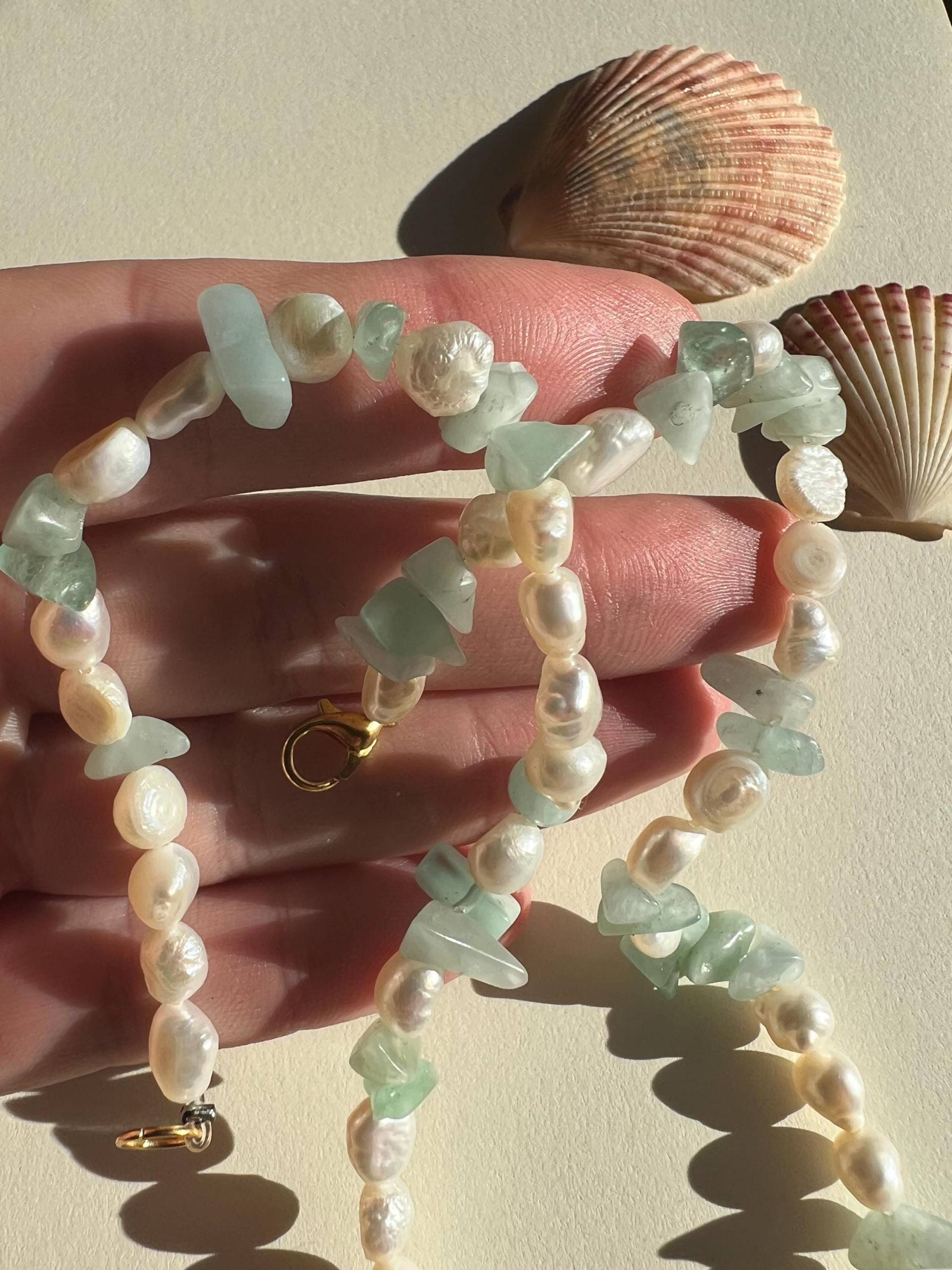 Süßwasserperlenkette Mit Aquamarin-Splittern | Upcycling Unikat Vom Flohmarkt Handgemachter Edelstein-Schmuck Edelstahlverschluss von soondiy