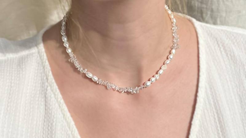 Süßwasserperlenkette Mit Bergkristall-Splittern & Buntem Perlenakzent | Handgemachtes Upcycling-Unikat Edelstahlverschluss von soondiy