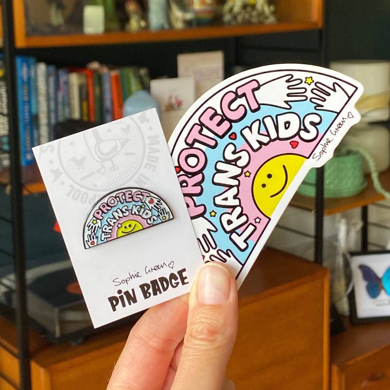 Protect Trans Kids Emaille Pin & Aufkleber von sophiegreen